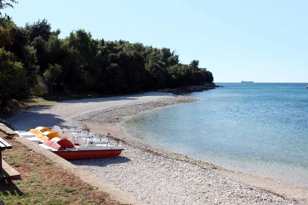 Apartments With A Parking Space Pula - 7664 0*,  Croatia