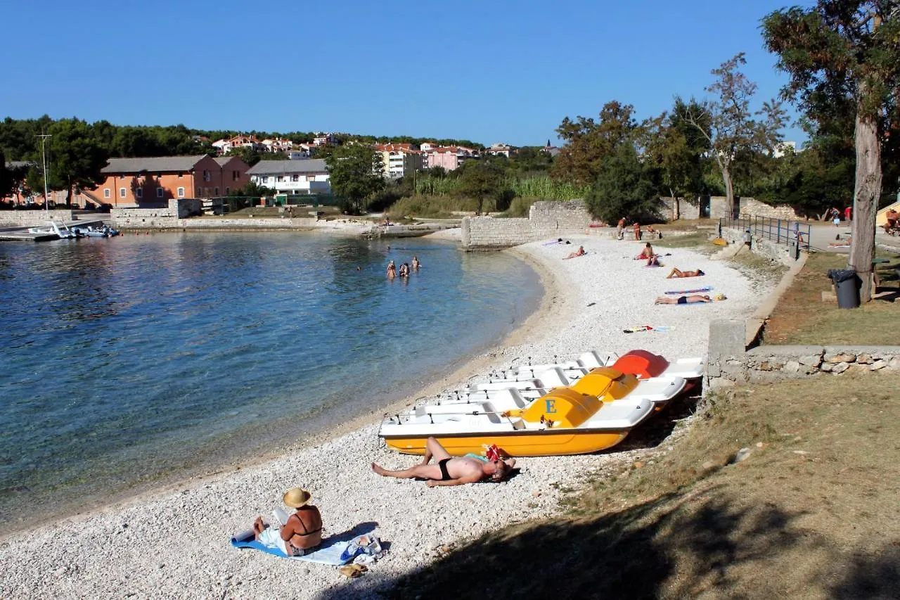 Apartments With A Parking Space Pula - 7664