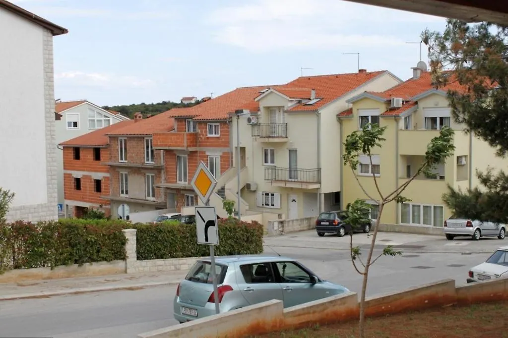 Apartments With A Parking Space Pula - 7664 0*,  Croatia